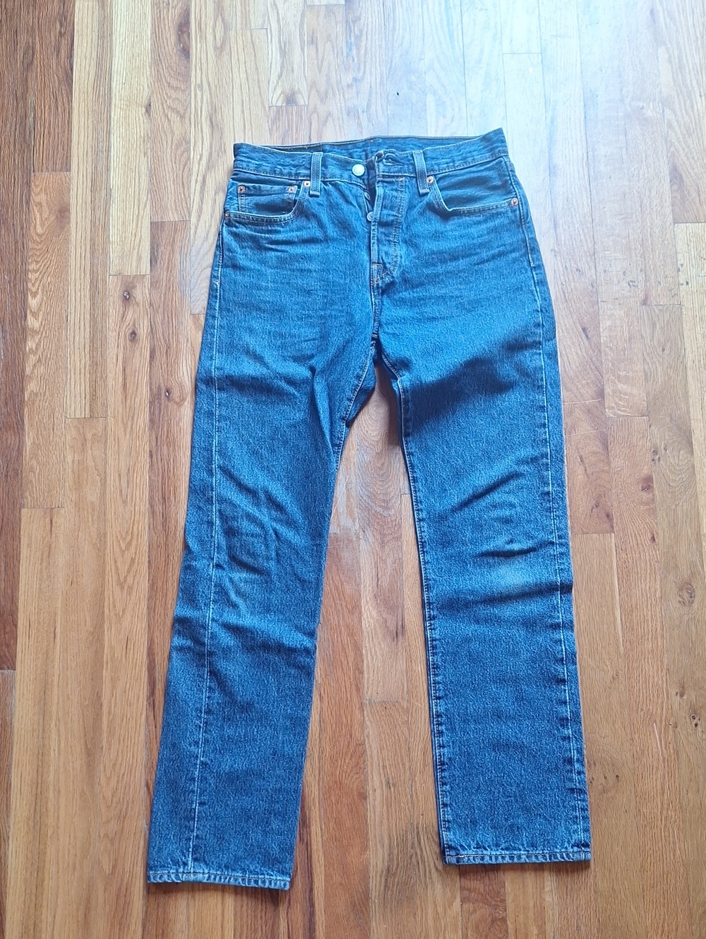 Levi's 501 W29 L32 Button Fly Medium and Dark Wash Jeans - Picture 4 of 5